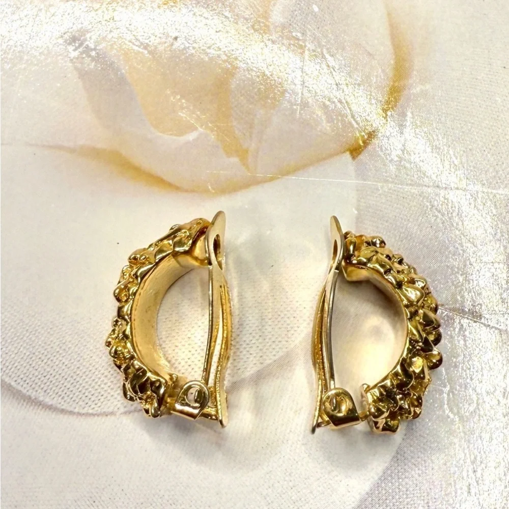 NINA RICCI Gold Clip on Earring - Picture 3 of 8